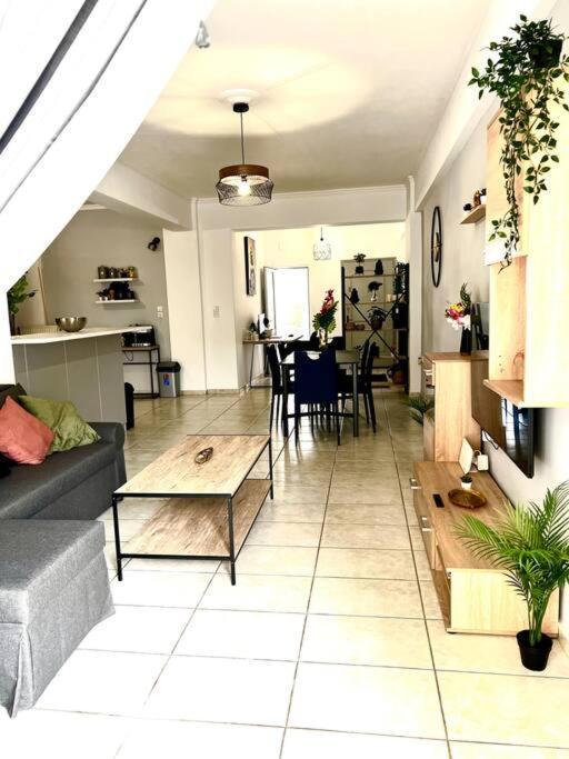Modern Condo With Garage Near The Square And Beach Aigio Exterior photo