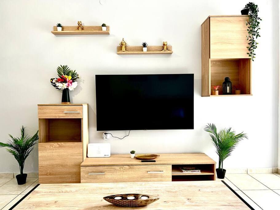 Modern Condo With Garage Near The Square And Beach Aigio Exterior photo